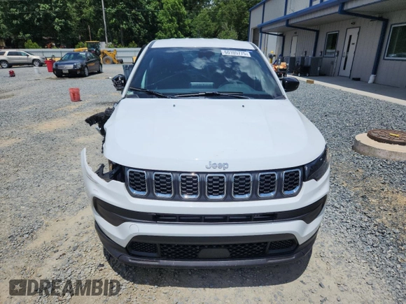 2025 Jeep Compass Sport z VIN 3C4NJDAN5ST505851, wystawiony jako Copart lot #60105775 z przebiegiem 4 062 mil mil oraz Szkoda całkowita • Salvage title. Historia ofert i sprzedaży dostępna na DreamBid. Obrazek 5.