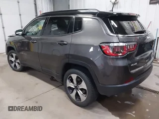 2019 Jeep Compass Latitude z VIN 3C4NJDBB3KT828901, wystawiony jako IAAI lot #41873087 z przebiegiem 49 107 mil mil oraz . Historia ofert i sprzedaży dostępna na DreamBid. Obrazek 3.