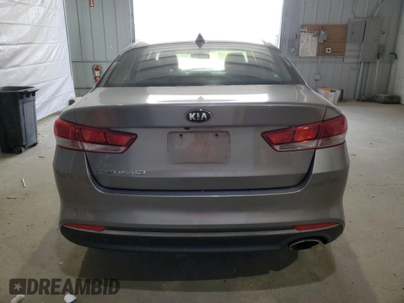 2016 Kia Optima LX z VIN 5XXGT4L3XGG088048, wystawiony jako Copart lot #56802395 z przebiegiem 165 891 mil mil oraz Szkoda całkowita • Salvage title. Historia ofert i sprzedaży dostępna na DreamBid. Obrazek 6.