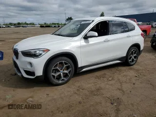 2018 BMW X1 xDrive28i z VIN WBXHT3C38J5L27190, wystawiony jako Copart lot #57266725 z przebiegiem 39 095 mil mil oraz Szkoda całkowita • Salvage title. Historia ofert i sprzedaży dostępna na DreamBid. Obrazek 1.