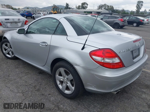 2006 Mercedes-Benz SLK 280 z VIN WDBWK54F26F130107, wystawiony jako IAAI lot #42067876 z przebiegiem 167 518 mil mil oraz . Historia ofert i sprzedaży dostępna na DreamBid. Obrazek 6.