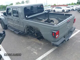 2021 Jeep Gladiator High Altitude z VIN 1C6HJTFG1ML597807, wystawiony jako IAAI lot #42336812 z przebiegiem 46 450 mil mil oraz . Historia ofert i sprzedaży dostępna na DreamBid. Obrazek 3.