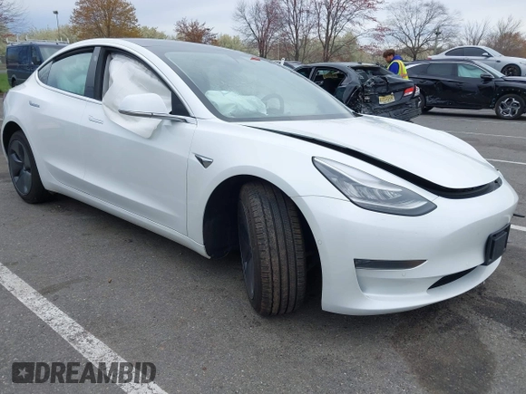 2020 Tesla Model 3 Standard Range Plus z VIN 5YJ3E1EA3LF590450, wystawiony jako IAAI lot #42026296 z przebiegiem 68 242 mil mil oraz . Historia ofert i sprzedaży dostępna na DreamBid. Obrazek 1.