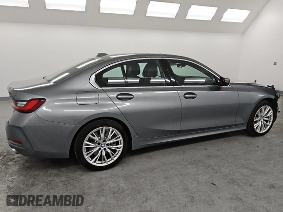 2024 BMW 3 Series 330i with VIN 3MW69FF01R8D82694, listed as a Copart auction lot 51284865 with 32,905 mi miles and Clean Title. Bid and sale history available at carsss.com. Image 3.