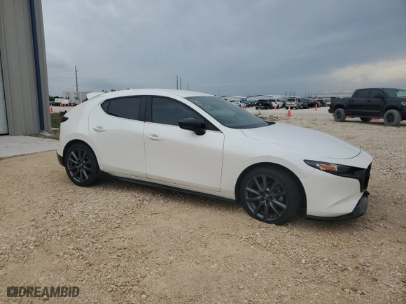 2020 Mazda Mazda3 Hatchback Preferred Package with VIN JM1BPBMM7L1158847, listed as a Copart auction lot 62917684 with 87,289 mi miles and Salvage Title. Bid and sale history available at carsss.com. Image 4.