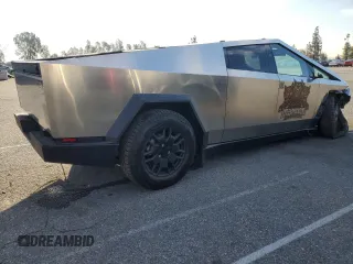 2024 Tesla Cybertruck z VIN 7G2CEHED8RA014228, wystawiony jako Copart lot #49007345 z przebiegiem 10 050 mil mil oraz Szkody całkowita. Historia ofert i sprzedaży dostępna na DreamBid. Obrazek 3.