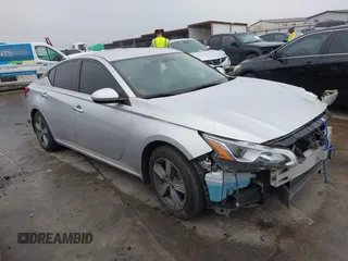 2019 Nissan Altima S z VIN 1N4BL4BV7KN317835, wystawiony jako IAAI lot #41948621 z przebiegiem 104 718 mil mil oraz . Historia ofert i sprzedaży dostępna na DreamBid. Obrazek 1.