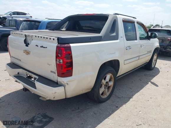 2008 Chevrolet Avalanche LT w/2LT with VIN 3GNEC12028G250998, listed as a IAAI auction lot 42056165 with 273,777 mi miles. Bid and sale history available at carsss.com. Image 4.