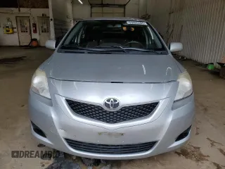 2012 Toyota Yaris z VIN JTDBT4K30CL016555, wystawiony jako Copart lot #55605565 z przebiegiem 164 046 mil mil oraz Szkoda całkowita • Salvage title. Historia ofert i sprzedaży dostępna na DreamBid. Obrazek 5.