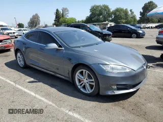 2014 Tesla Model S 60 z VIN 5YJSA1H17EFP36595, wystawiony jako Copart lot #53705035 z przebiegiem 148 254 mil mil oraz Szkoda całkowita • Salvage title. Historia ofert i sprzedaży dostępna na DreamBid. Obrazek 4.
