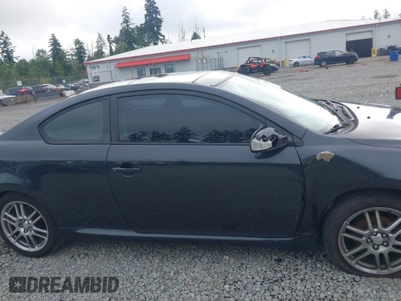 2006 Scion tC z VIN JTKDE177960133014, wystawiony jako IAAI lot #42407196 z przebiegiem 143 448 mil mil oraz . Historia ofert i sprzedaży dostępna na DreamBid. Obrazek 14.