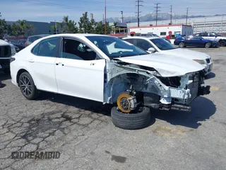 2021 Toyota Camry SE Nightshade with VIN 4T1G11AK8MU553894, listed as a IAAI auction lot 41847408 with 28,557 mi miles. Bid and sale history available at carsss.com. Image 1.