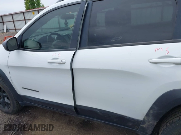 2017 Jeep Cherokee Trailhawk z VIN 1C4PJMBS7HW538219, wystawiony jako IAAI lot #42337681 z przebiegiem 168 734 mil mil oraz . Historia ofert i sprzedaży dostępna na DreamBid. Obrazek 15.