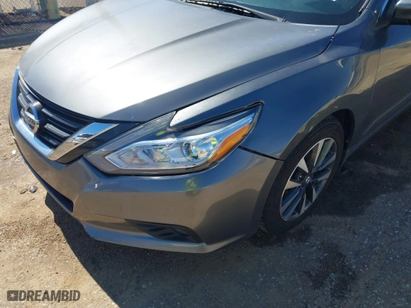 2017 Nissan Altima 2.5 SV with VIN 1N4AL3AP4HC136995, listed as a IAAI auction lot 41580400 with 92,799 mi miles. Bid and sale history available at carsss.com. Image 18.