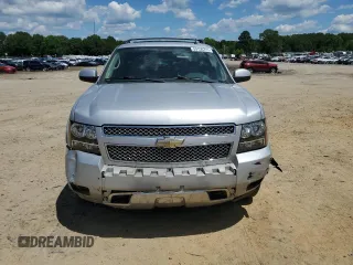 2011 Chevrolet Avalanche LT z VIN 3GNTKFE30BG209600, wystawiony jako Copart lot #59156275 z przebiegiem 213 396 mil mil oraz Czysty tytuł • Clean title. Historia ofert i sprzedaży dostępna na DreamBid. Obrazek 5.