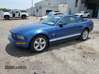 2007 Ford Mustang Deluxe z VIN 1ZVFT80N575261193, wystawiony jako Copart lot #57498025 z przebiegiem 108 484 mil mil oraz Szkoda całkowita • Salvage title. Historia ofert i sprzedaży dostępna na DreamBid. Obrazek 1.