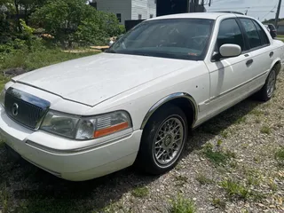 2000 Mercury Grand Marquis GS z VIN 2MEFM74W2YX675365, wystawiony jako Copart lot #58024375 z przebiegiem 35 499 mil mil oraz Czysty tytuł • Clean title. Historia ofert i sprzedaży dostępna na DreamBid. Obrazek 2.