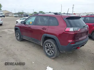 2020 Jeep Cherokee Trailhawk z VIN 1C4PJMBX8LD619813, wystawiony jako IAAI lot #42366066 z przebiegiem 69 811 mil mil oraz . Historia ofert i sprzedaży dostępna na DreamBid. Obrazek 3.