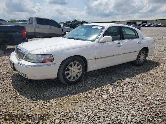 2008 Lincoln Town Car Limited z VIN 2LNHM82V38X660959, wystawiony jako Copart lot #57168355 z przebiegiem 194 630 mil mil oraz Szkoda całkowita • Salvage title. Historia ofert i sprzedaży dostępna na DreamBid. Obrazek 1.