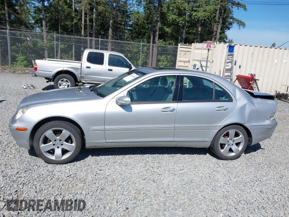 2001 Mercedes-Benz C 230/260/280/320 z VIN WDBRF61J51F013288, wystawiony jako IAAI lot #42322128 z przebiegiem Nie podano mil oraz . Historia ofert i sprzedaży dostępna na DreamBid. Obrazek 14.