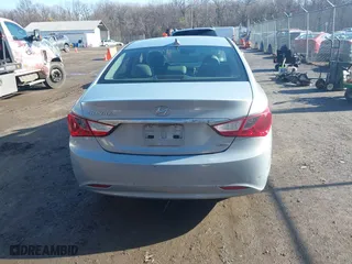 2013 Hyundai Sonata SE with VIN 5NPEC4AC3DH639723, listed as a IAAI auction lot 41512518 with 111,731 mi miles. Bid and sale history available at carsss.com. Image 16.