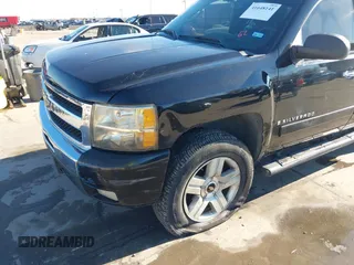 2007 Chevrolet Silverado 1500 LT w/2LT with VIN 2GCEC19J271675569, listed as a IAAI auction lot 41648141 with 293,825 mi miles. Bid and sale history available at carsss.com. Image 19.