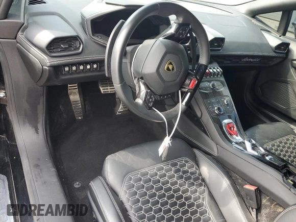 2019 Lamborghini Huracan z VIN ZHWUC1ZF0KLA11341, wystawiony jako Copart lot #54303435 z przebiegiem Nie podano mil oraz Szkody całkowita. Historia ofert i sprzedaży dostępna na DreamBid. Obrazek 8.