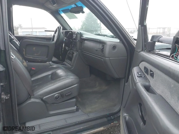 2003 Chevrolet Silverado 2500HD LS with VIN 1GCHK29U23E244349, listed as a IAAI auction lot 41338303 with 213,568 mi miles. Bid and sale history available at carsss.com. Image 5.