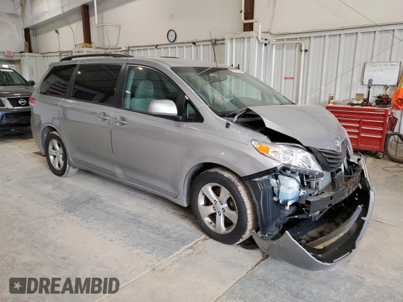 2012 Toyota Sienna LE AAS с VIN 5TDKK3DCXCS244099, выставлен на аукционе Copart как лот 57653065 с пробегом 74 127 миль миль и Чистый • Clean title. История ставок и продаж доступна на DreamBid. Изображение 4.