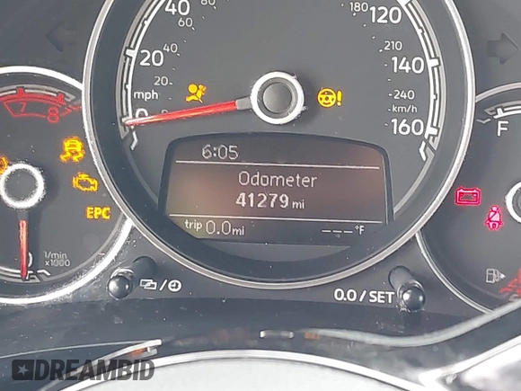 2018 Volkswagen Beetle S z VIN 3VWFD7AT1JM726428, wystawiony jako IAAI lot #42154938 z przebiegiem 41 279 mil mil oraz . Historia ofert i sprzedaży dostępna na DreamBid. Obrazek 15.
