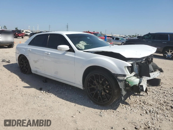 2021 Chrysler 300 S z VIN 2C3CCABG4MH554460, wystawiony jako Copart lot #52390045 z przebiegiem 80 866 mil mil oraz Szkoda całkowita • Salvage title. Historia ofert i sprzedaży dostępna na DreamBid. Obrazek 4.