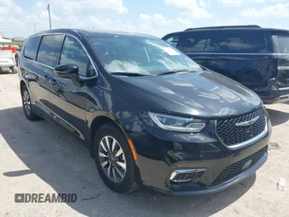2024 Chrysler Pacifica Hybrid Select with VIN 2C4RC1S70RR102853, listed as a IAAI auction lot 42585021 with 43,581 mi miles and . Bid and sale history available at DreamBid. Image 1.