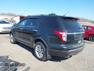 2014 Ford Explorer XLT z VIN 1FM5K8D82EGA26480, wystawiony jako IAAI lot #41681461 z przebiegiem 131 517 mil mil oraz . Historia ofert i sprzedaży dostępna na DreamBid. Obrazek 3.