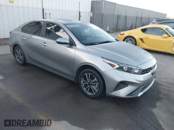 2023 Kia Forte LXS z VIN 3KPF24AD5PE606683, wystawiony jako IAAI lot #41216622 z przebiegiem 38 827 mil mil oraz . Historia ofert i sprzedaży dostępna na DreamBid. Obrazek 1.