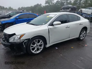 2013 Nissan Maxima SV z VIN 1N4AA5AP2DC820343, wystawiony jako IAAI lot #42520118 z przebiegiem 89 078 mil mil oraz . Historia ofert i sprzedaży dostępna na DreamBid. Obrazek 2.