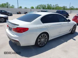 2019 BMW 5 Series 540i z VIN WBAJE5C56KWW20469, wystawiony jako IAAI lot #41947055 z przebiegiem 68 990 mil mil oraz . Historia ofert i sprzedaży dostępna na DreamBid. Obrazek 4.