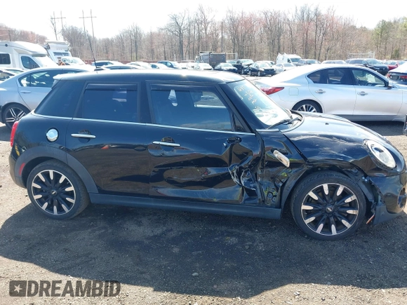 2017 MINI Hardtop 4 Door Cooper S z VIN WMWXU3C39H2F48699, wystawiony jako IAAI lot #41924423 z przebiegiem 81 249 mil mil oraz . Historia ofert i sprzedaży dostępna na DreamBid. Obrazek 17.