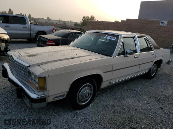 1986 Ford Crown Victoria z VIN 2FABP43F4GX118923, wystawiony jako Copart lot #76413794 z przebiegiem 74 097 mil mil oraz Tytuł czysty. Historia ofert i sprzedaży dostępna na DreamBid. Obrazek 1.