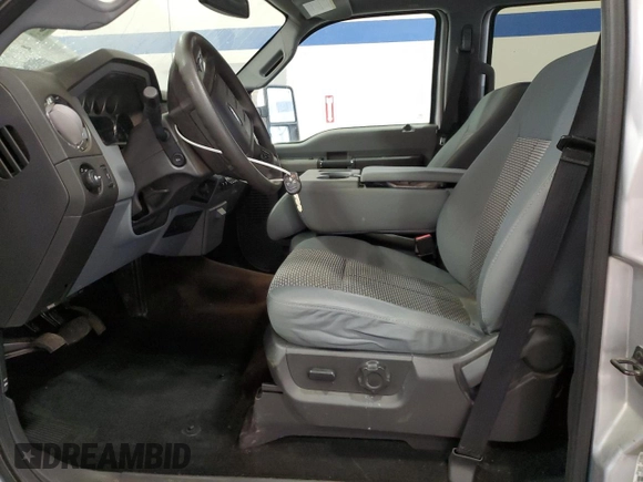 2012 Ford F-250 XL z VIN 1FT7W2B60CED11901, wystawiony jako Copart lot #54913035 z przebiegiem Nie podano mil oraz Szkoda całkowita • Salvage title. Historia ofert i sprzedaży dostępna na DreamBid. Obrazek 7.