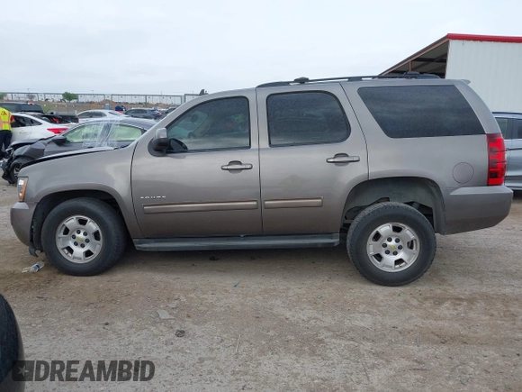 2012 Chevrolet Tahoe LS z VIN 1GNSCAE08CR323878, wystawiony jako IAAI lot #41936259 z przebiegiem 67 542 mil mil oraz . Historia ofert i sprzedaży dostępna na DreamBid. Obrazek 14.