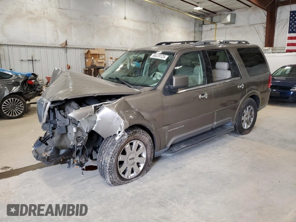 2003 Lincoln Navigator Luxury z VIN 5LMFU28RX3LJ26844, wystawiony jako Copart lot #56039125 z przebiegiem 134 224 mil mil oraz Nie do naprawy • Non repairable. Historia ofert i sprzedaży dostępna na DreamBid. Obrazek 1.
