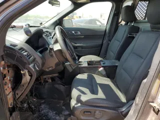 2017 Ford Police Interceptor Utility z VIN 1FM5K8AR0HGE30329, wystawiony jako Copart lot #50967265 z przebiegiem 156 692 mil mil oraz Szkoda całkowita • Salvage title. Historia ofert i sprzedaży dostępna na DreamBid. Obrazek 7.