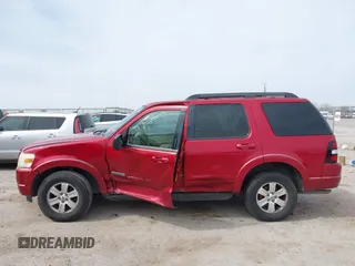 2008 Ford Explorer XLT z VIN 1FMEU63E78UA48891, wystawiony jako IAAI lot #41720120 z przebiegiem 217 578 mil mil oraz . Historia ofert i sprzedaży dostępna na DreamBid. Obrazek 14.