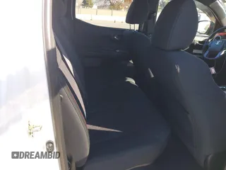 2016 Toyota Tacoma SR5 z VIN 3TMAZ5CN5GM014661, wystawiony jako IAAI lot #41337963 z przebiegiem 26 175 mil mil oraz . Historia ofert i sprzedaży dostępna na DreamBid. Obrazek 8.