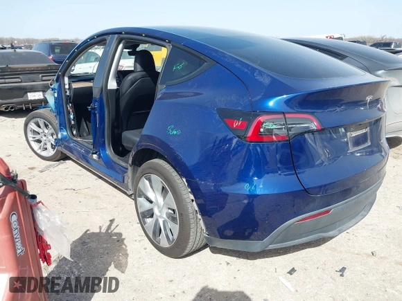 2024 Tesla Model Y Long Range with VIN 7SAYGDEE4RA247417, listed as a IAAI auction lot 41735632 with 30,062 mi miles. Bid and sale history available at carsss.com. Image 3.