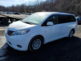 2013 Toyota Sienna XLE AAS with VIN 5TDYK3DC2DS379699, listed as a Copart auction lot 47122435 with 220,139 mi miles and Salvage Title. Bid and sale history available at carsss.com. Image 1.