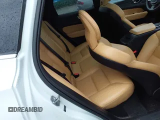 2020 Volvo XC60 Momentum z VIN YV4102DK8L1522348, wystawiony jako IAAI lot #41729535 z przebiegiem 43 833 mil mil oraz . Historia ofert i sprzedaży dostępna na DreamBid. Obrazek 8.