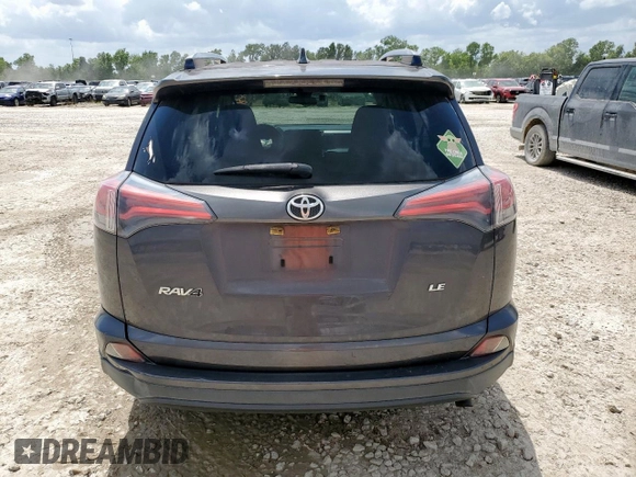 2017 Toyota RAV4 LE z VIN JTMZFREV9HJ137989, wystawiony jako Copart lot #60158975 z przebiegiem 75 840 mil mil oraz Szkoda całkowita • Salvage title. Historia ofert i sprzedaży dostępna na DreamBid. Obrazek 6.