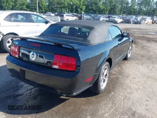 2005 Ford Mustang GT Deluxe с VIN 1ZVFT85H355174523, выставлен на аукционе IAAI как лот 42532902 с пробегом 61 406 миль миль и . История ставок и продаж доступна на DreamBid. Изображение 4.