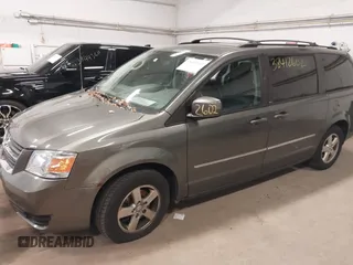 2010 Dodge Grand Caravan SXT z VIN 2D4RN5D14AR416488, wystawiony jako IAAI lot #38412602 z przebiegiem 136 997 mil mil oraz . Historia ofert i sprzedaży dostępna na DreamBid. Obrazek 2.